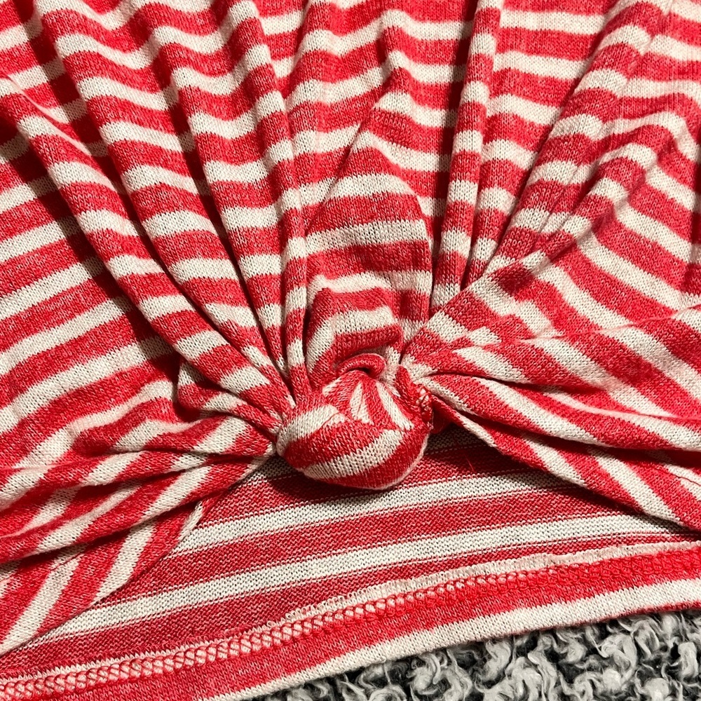 SO spaghetti strap top with twist hem - Picture 6 of 7